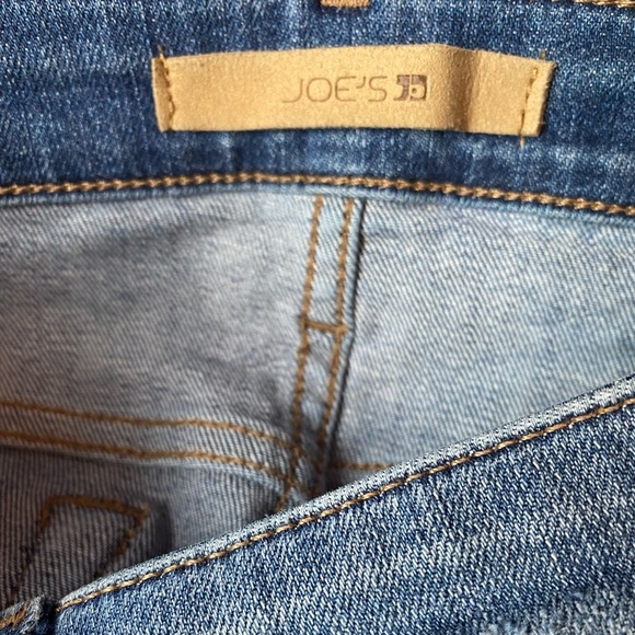 Joe’s Jeans High Rise Distressed Crop Size 28 - Picture 9 of 10